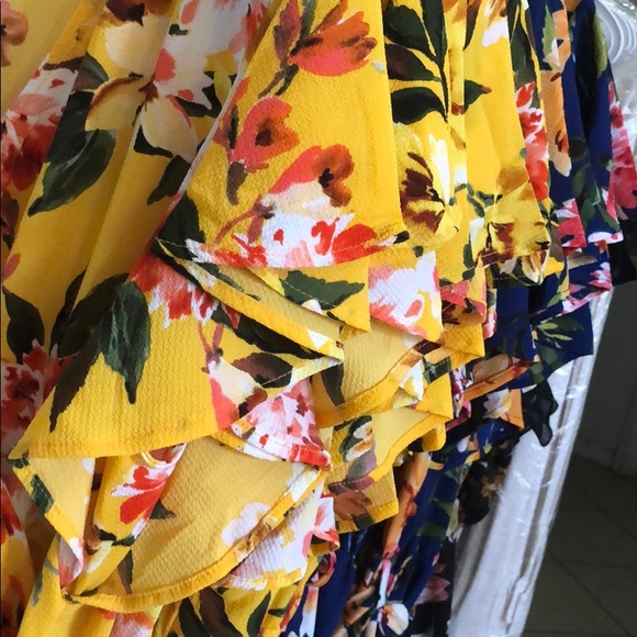 YELLOW FLORAL MAXI DRESS - Picture 10 of 11